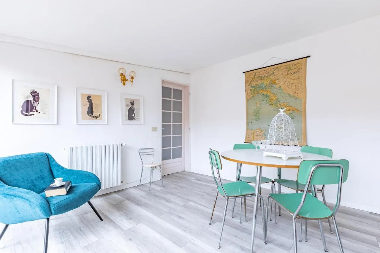 The Roof Apartment - Citycenter - By Host4U Pavia