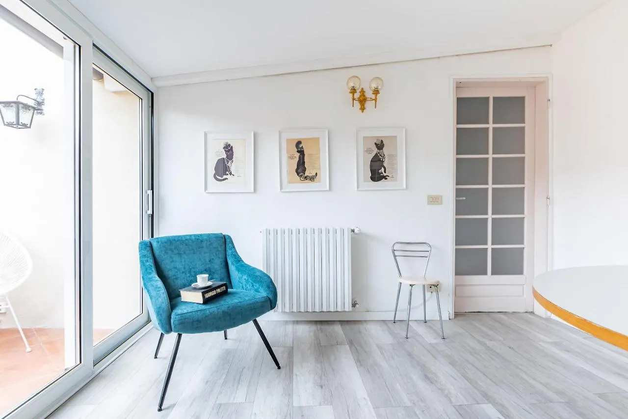 The Roof Apartment - Citycenter - By Host4U Pavia