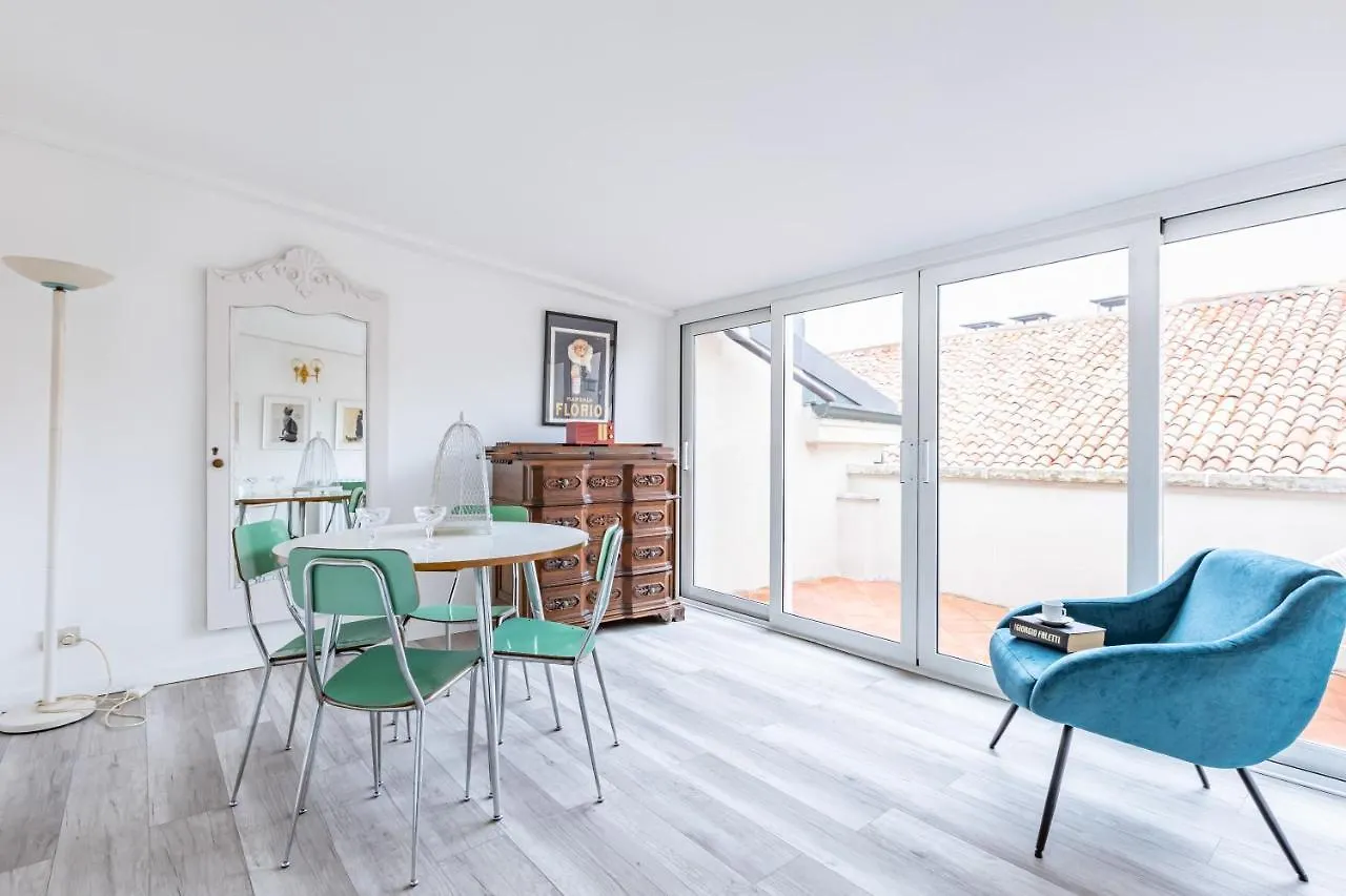 The Roof Apartment - Citycenter - By Host4U Pavie